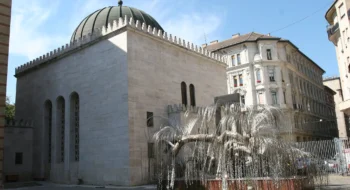16155283877_8c08d32338_k Jewish Heritage Tour and Dohany Street Synagogue Ticket – photo 3